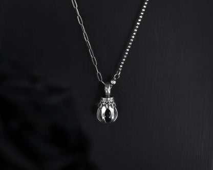 EKRJ784 Natural Clear Quartz One-of-a-kind Silver Necklace