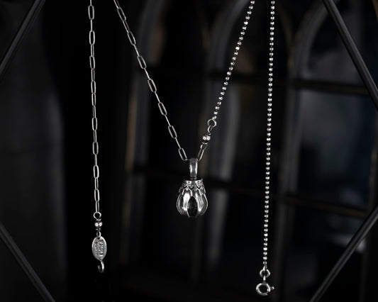 EKRJ784 Natural Clear Quartz One-of-a-kind Silver Necklace