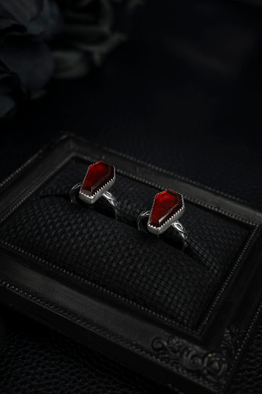 EKRJ1014 Handmade Silver Ring with Coffin-shaped Hessonite Garnet