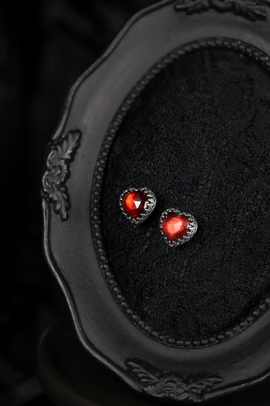 EKRJ1020 Heart Mozambique Red Garnet Minimalist Stud Silver Earrings