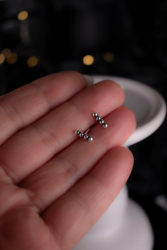 EKRJ1143 Tiny Silver Dotted Bar Studs Earrings