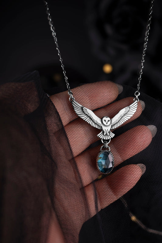 EKRJ1149 Handmade Sterling Silver Owl Necklace with Teal Moss Kyanite