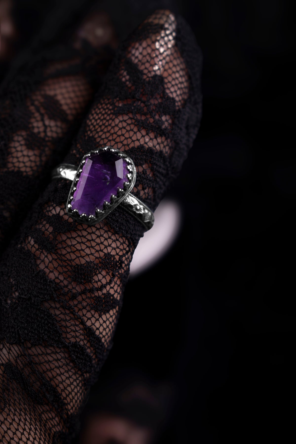 EKRJ1228 Handmade Sterling Silver Amethyst Coffin Ring
