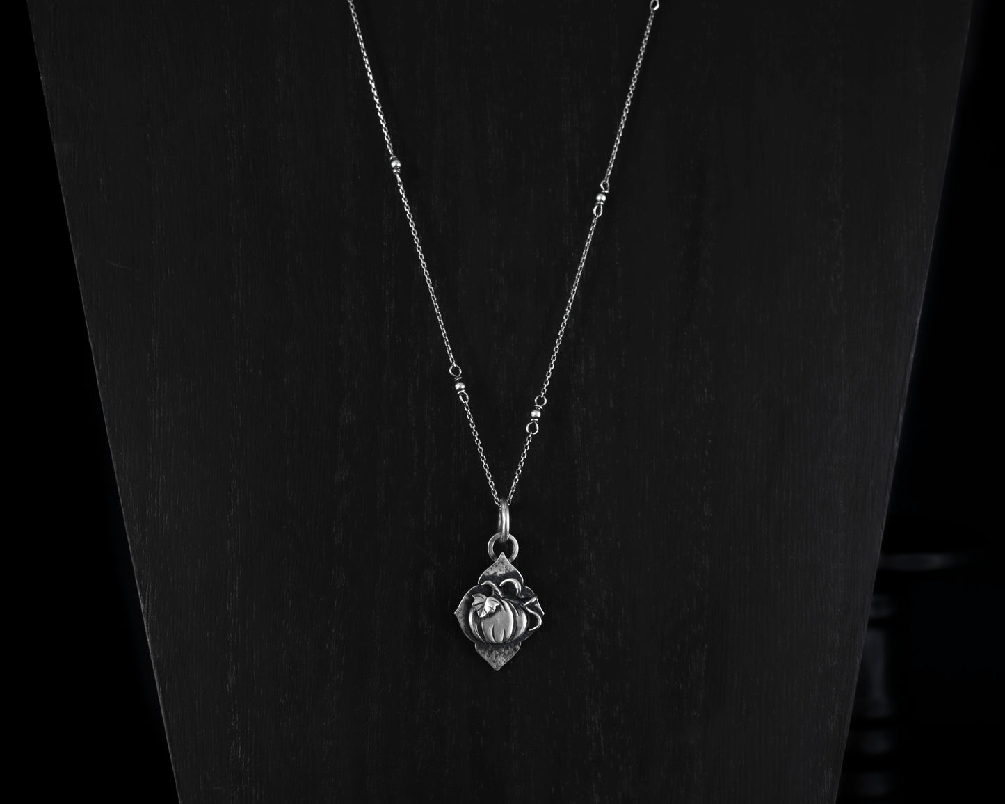 EKRJ722 Pumpkin One-of-a-kind Silver Necklace