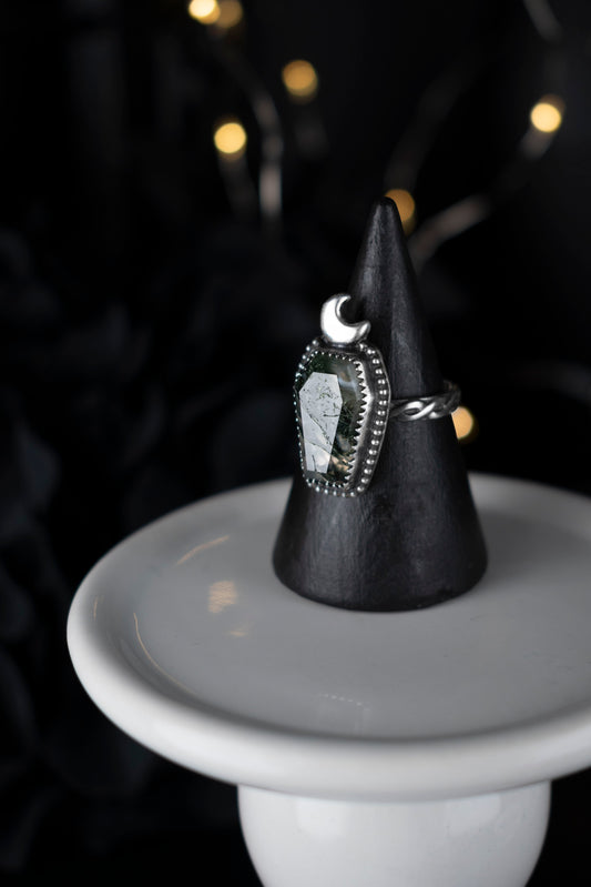 EKRJ1101 Handmade Moss Agate Coffin Ring with Crescent Moon