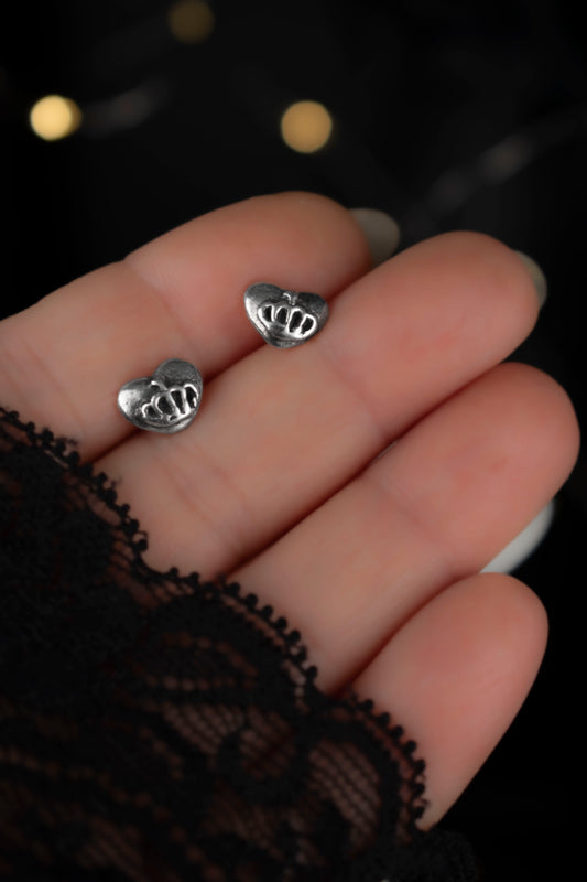 EKRJ778 Handmade Sterling Silver Heart Crown Stud Earrings