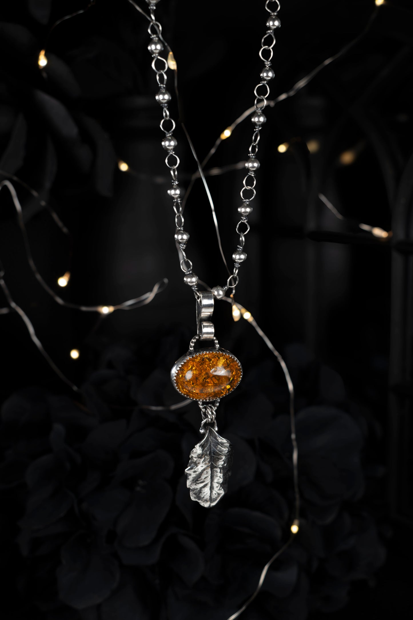 EKRJ813 Amber& Leaf Handmade Silver Necklace