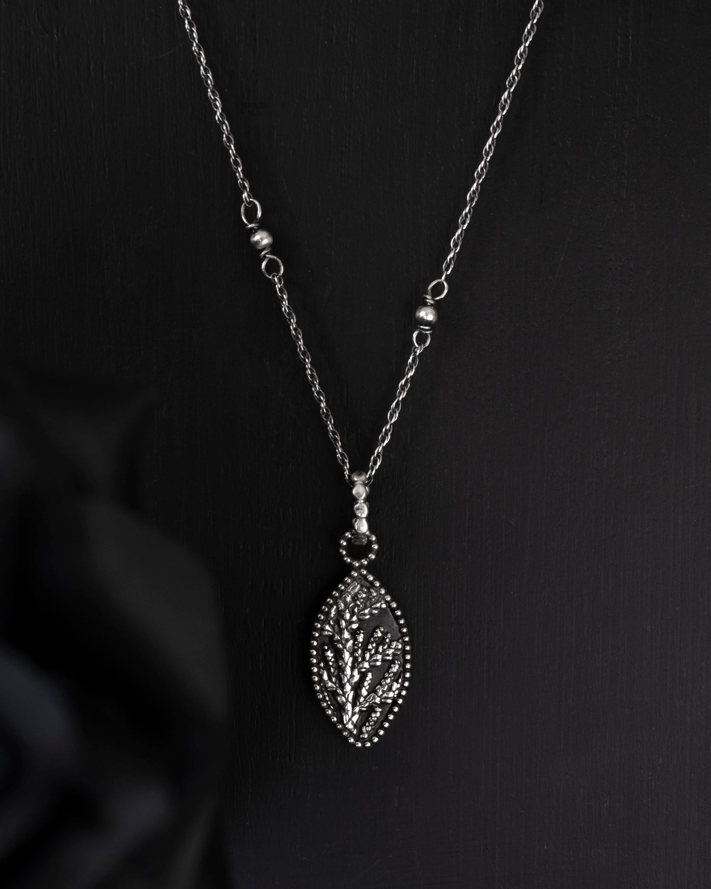 EKRJ841 Cedar Handmade Silver Necklace