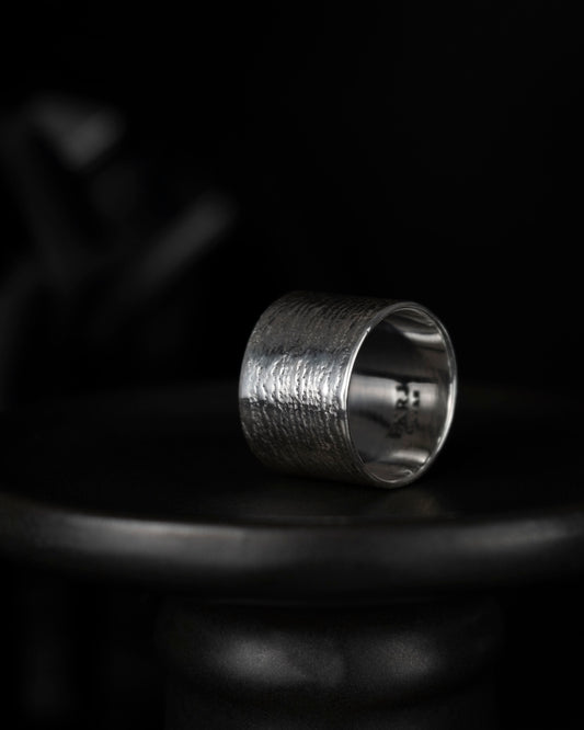 EKRJ863 Wrinkles Texture Wide Ring