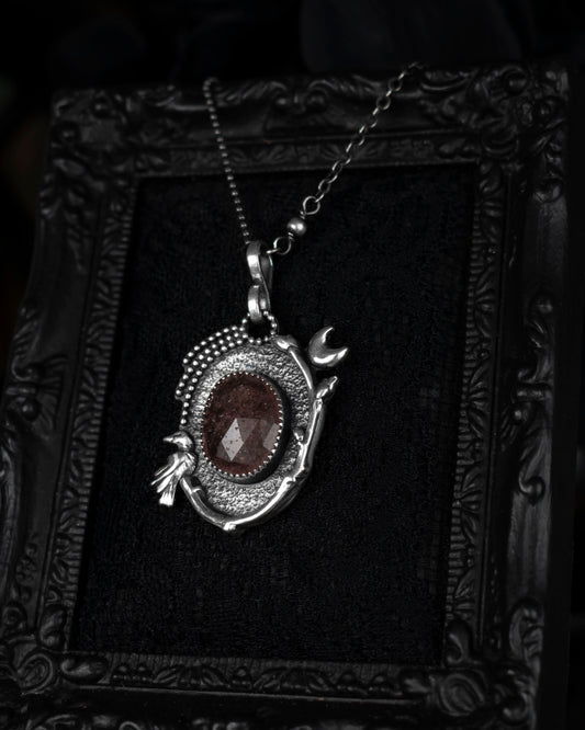 EKRJ870 Pink Strawberry Quartz & Crow Necklace