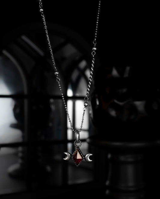 EKRJ881 Moon & Red Garnet Necklace