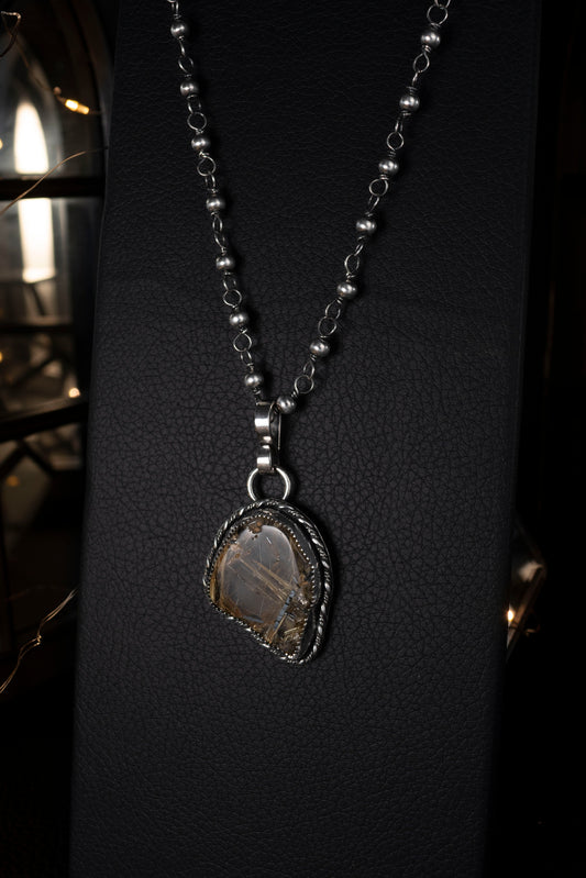 EKRJ898 Golden Rutilated Quartz One-of-a-kind Silver Necklace