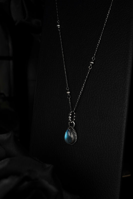 EKRJ907 Blue Labradorite One-of-a-kind Silver Necklace