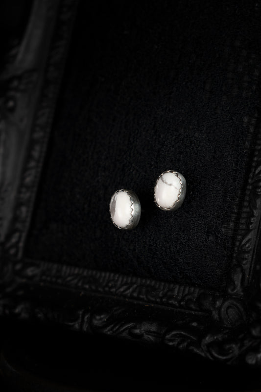 EKRJ910 White Howlite Minimalist Stud Silver Earrings