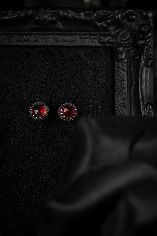 EKRJ951 Natural Garnet Minimalist Stud Silver Earrings