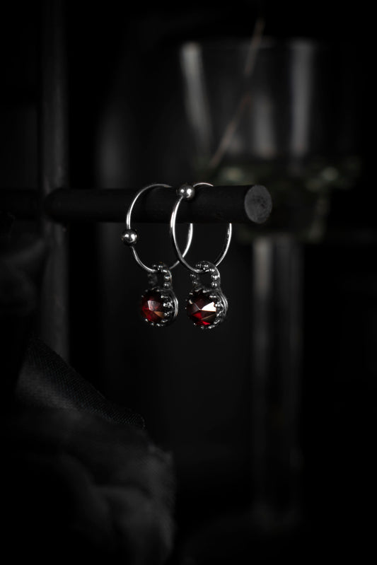 EKRJ952 Natural Garnet Silver Hoop Earrings