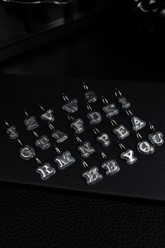 EKRJ965_Initial Silver Charms