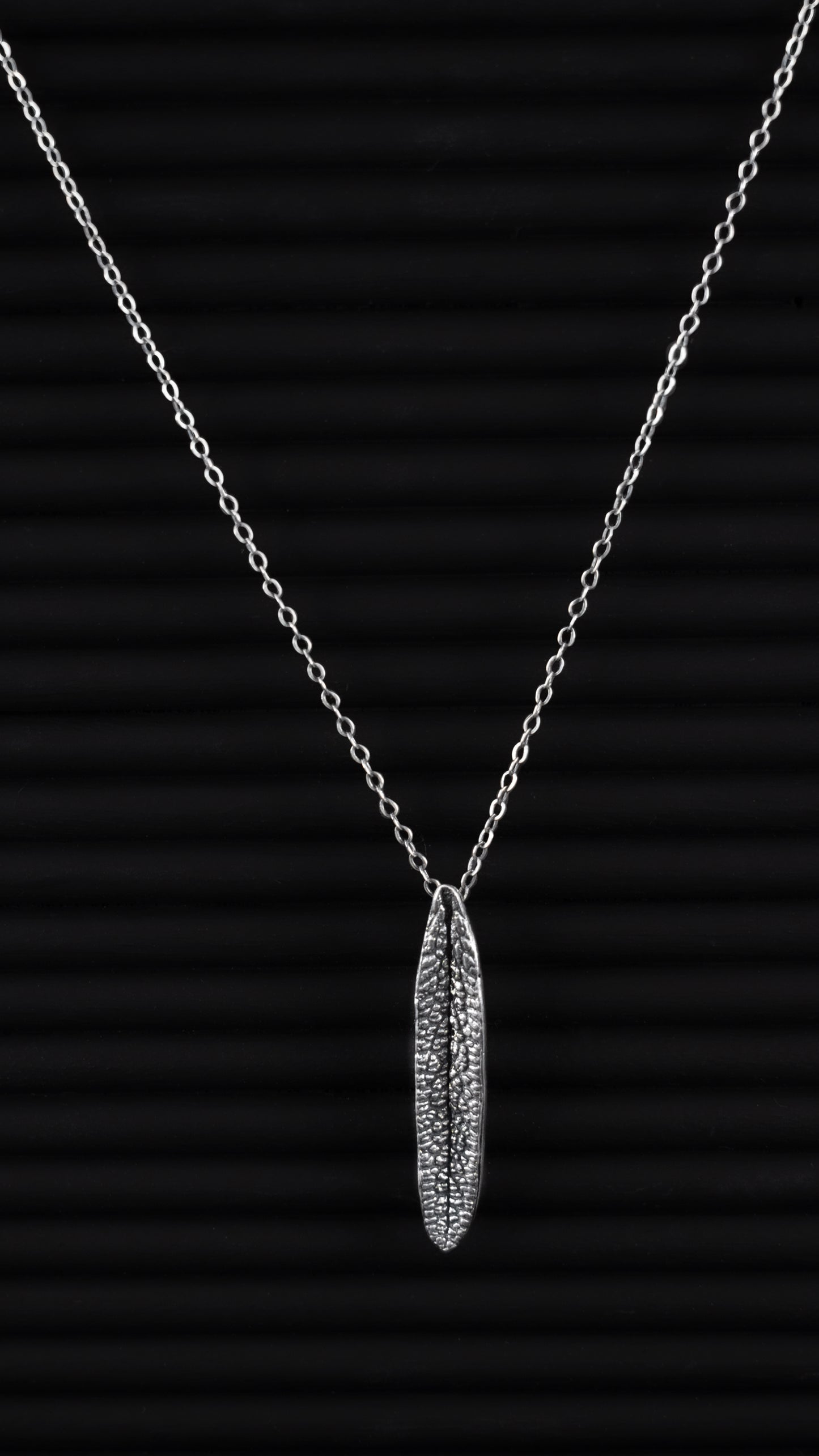 EKRJ490 Rosemary Leaf Silver Necklace