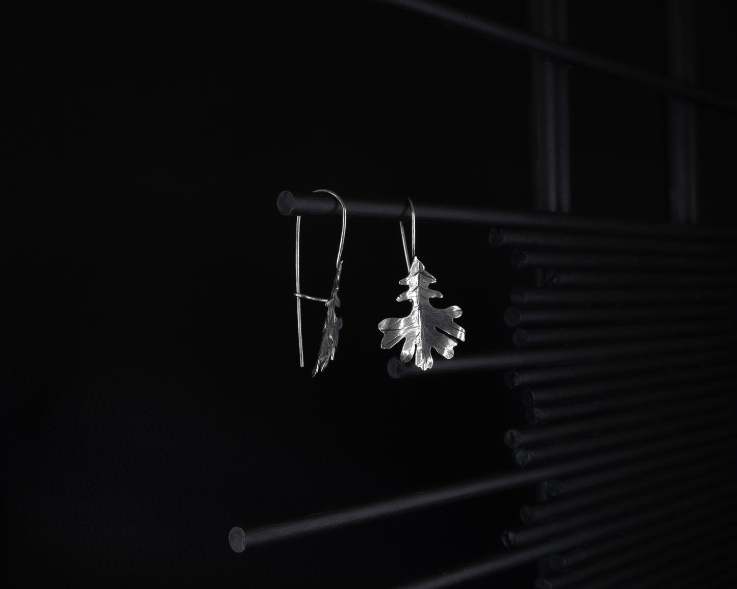 EKRJ700 Bur Oak Leaves Silver Earrings