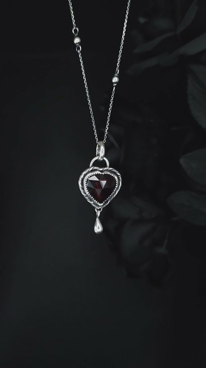 EKRJ767  Rose Cut Heart Shape Natural Garnet One-of-a-kind Silver Necklace