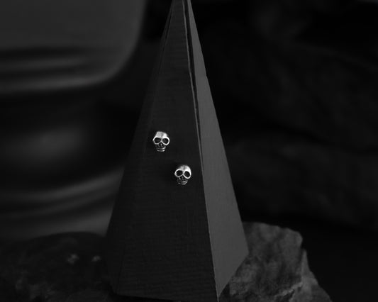 EKRJ373_Tiny(5mm) Skull Handmade Silver Earrings