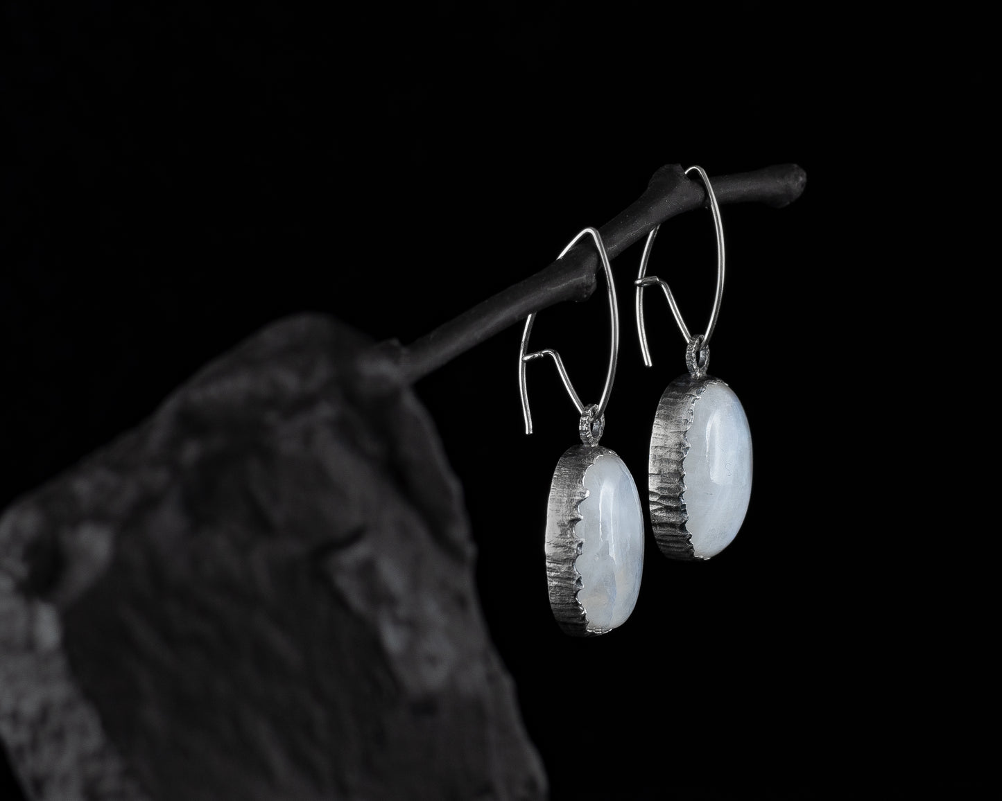EKRJ478 Rainbow Moonstone Simple Dangle Silver Earrings