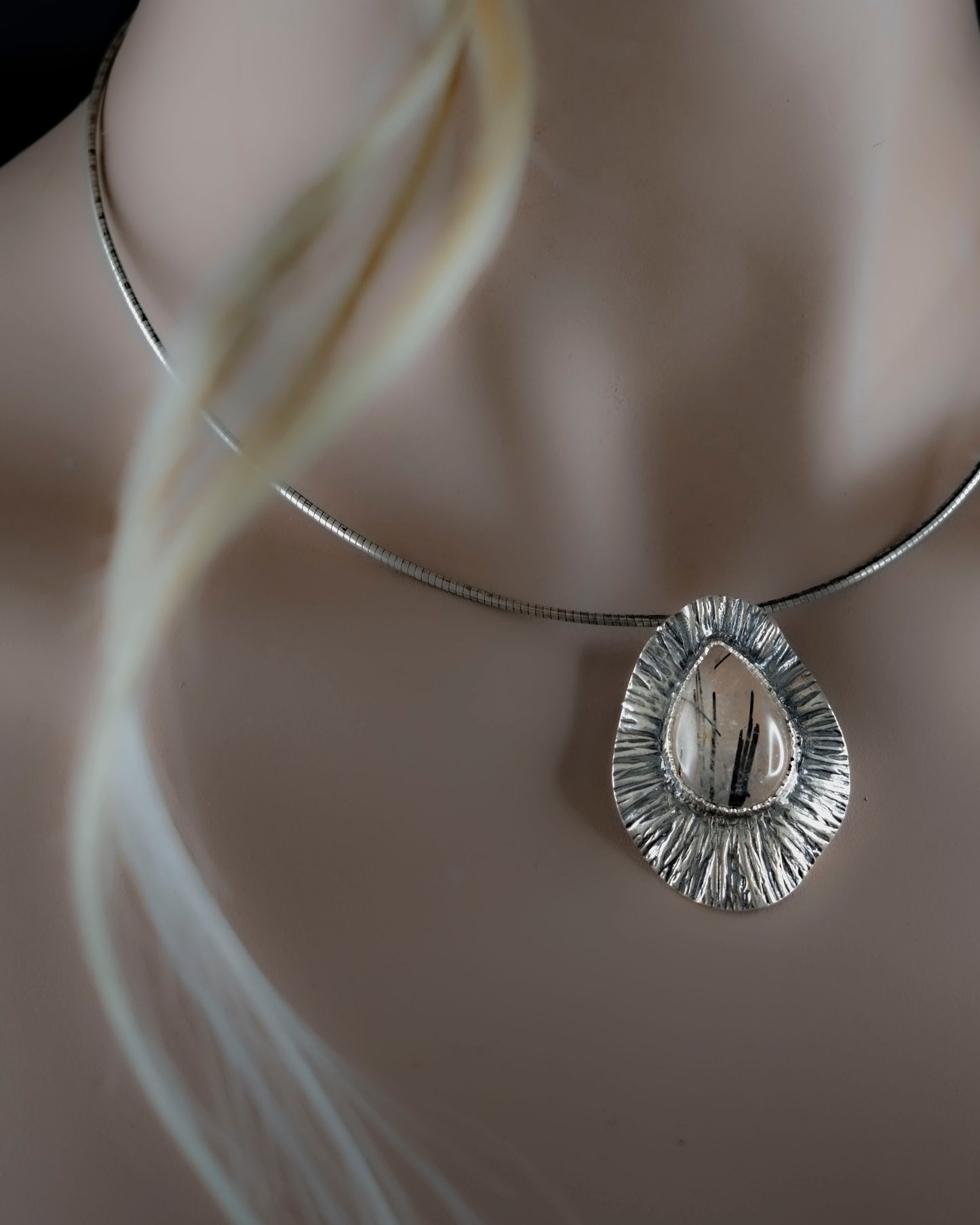 EKRJ482_Black Rutilated Quartz Necklace