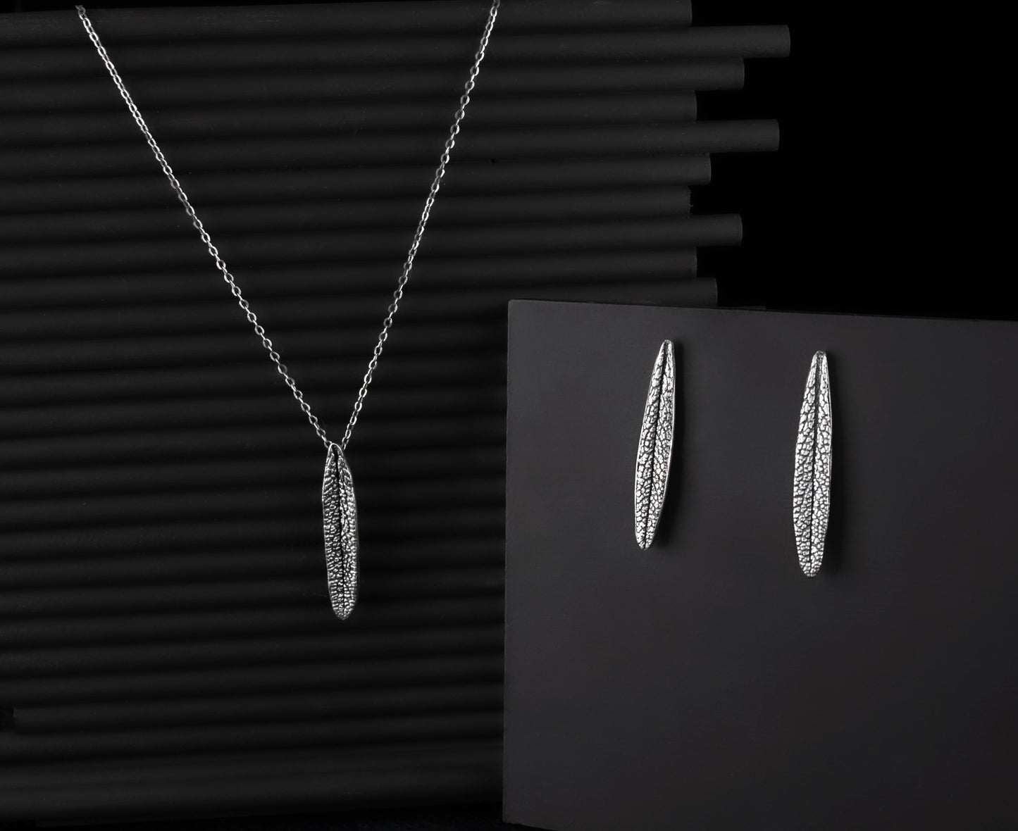 EKRJ486_Rosemary Leaves Silver Earrings