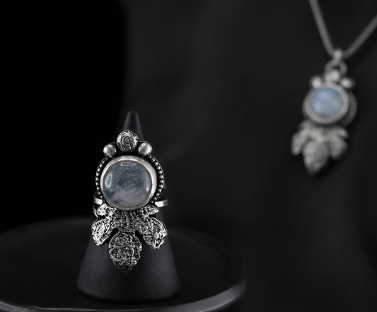 EKRJ491_Size 6~9_Moonstone & Fabric Texture Leaf One-of-a-kind Ring