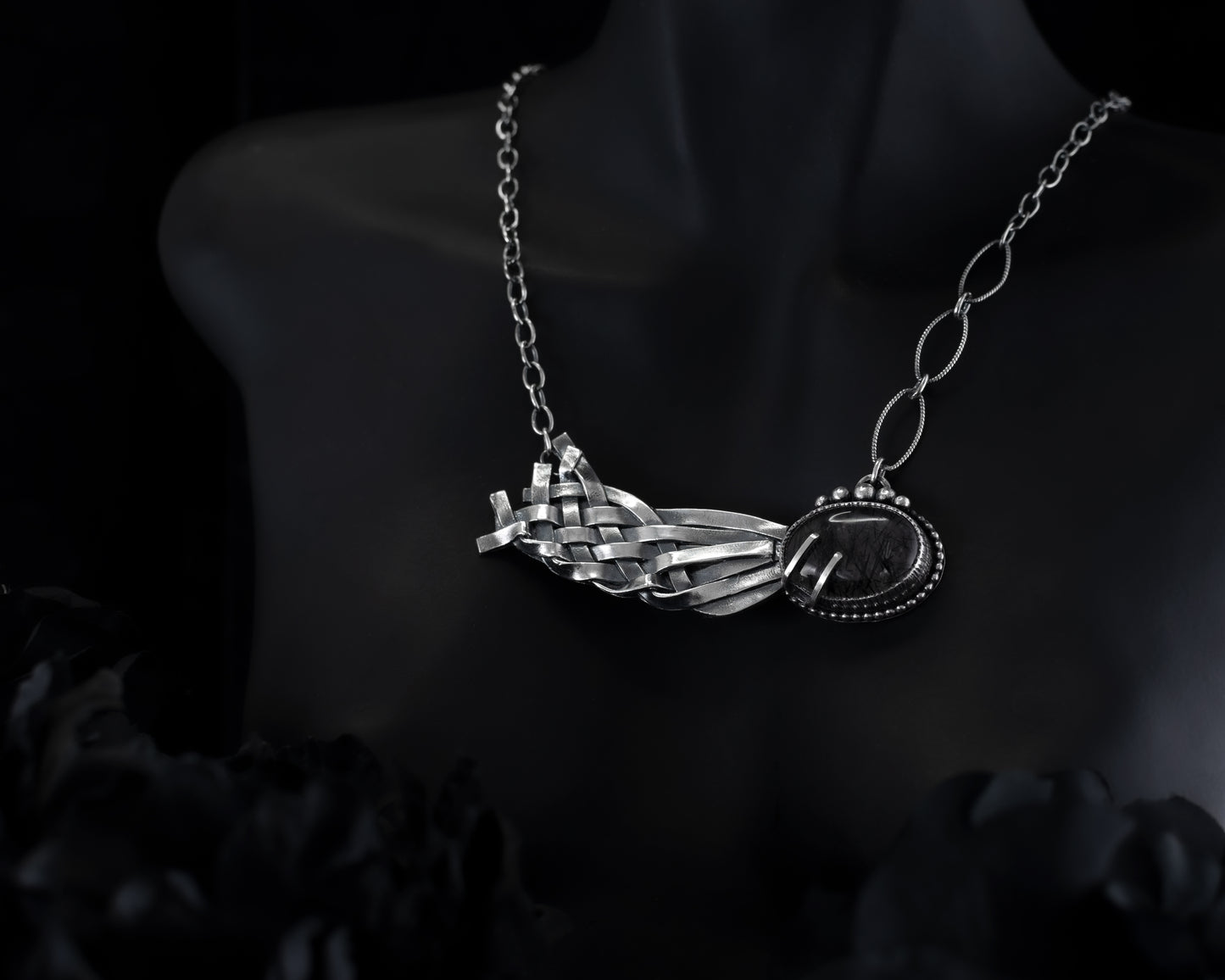 EKRJ493_Black Rutilated Quartz Necklace