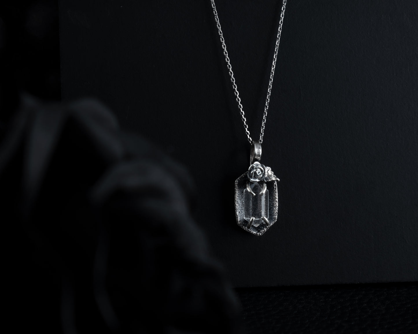 EKRJ506_Crystal Quartz Rose Necklace