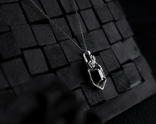 EKRJ507_Black Onyx & Rose Silver Necklace