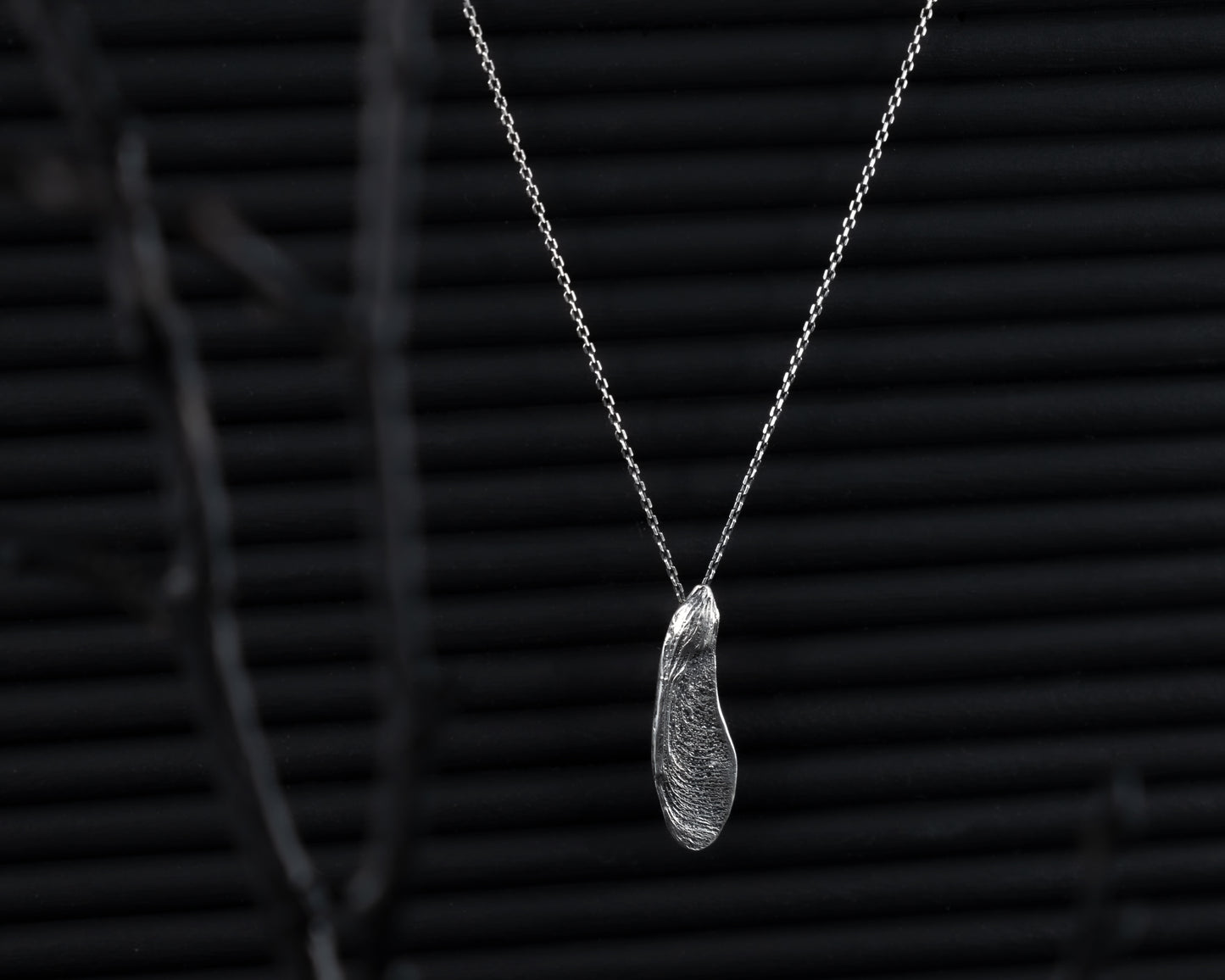 EKRJ509_Maple seed Necklace