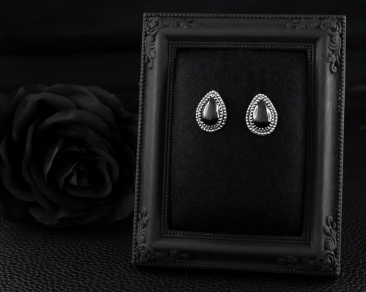 EKRJ511_Minimalist Teardrop Black Onyx Silver Earrings