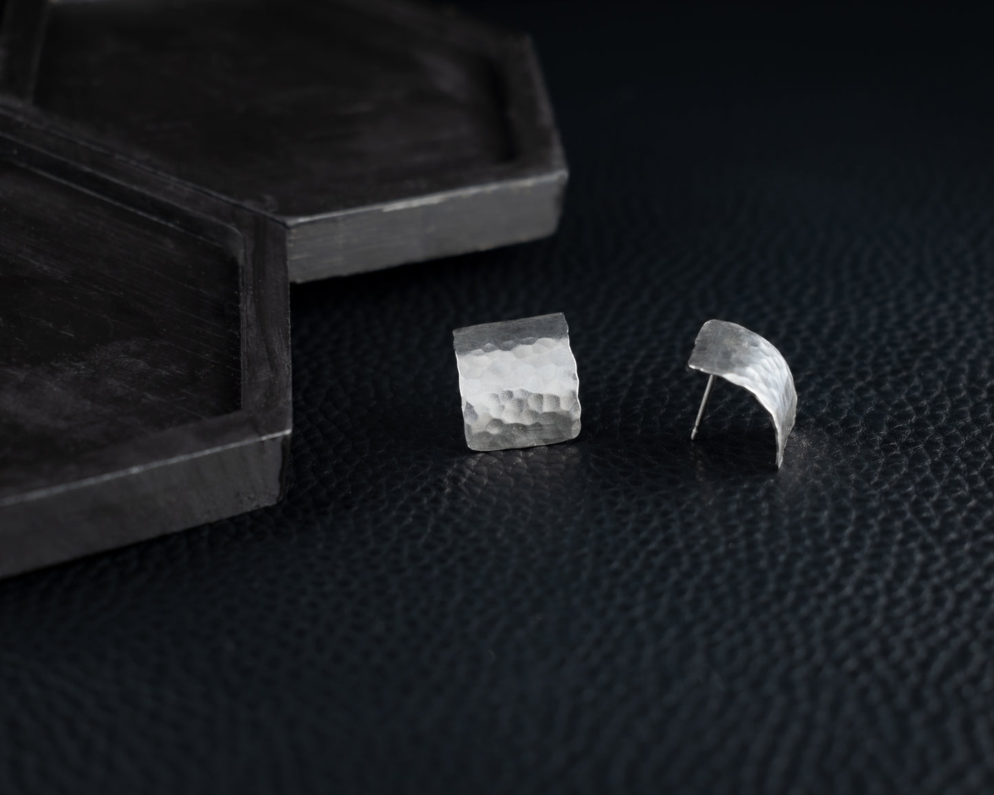 EKRJ95 Square Shape Silver Earrings