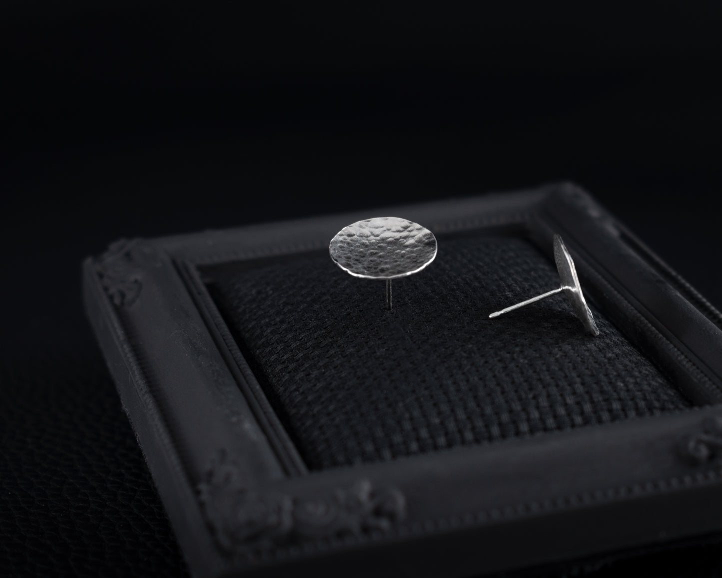 EKRJ527 Round Shape Silver Earrings