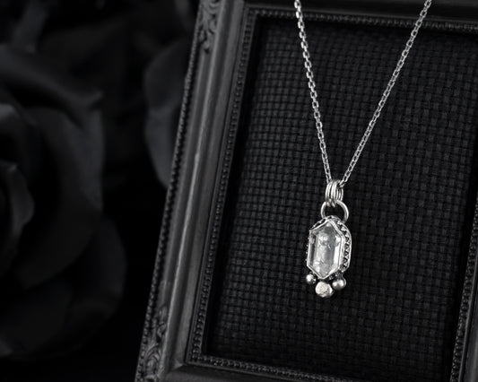 EKRJ534 Natural Clear Quartz Silver Necklace