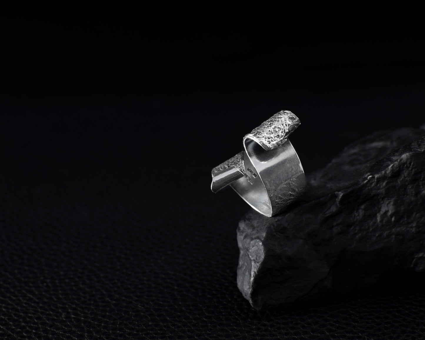 EKRJ550_Size 6~9_Curly cue ribbon silver ring