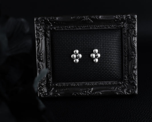 EKRJ574_Beads and Beads Silver Unique Earrings