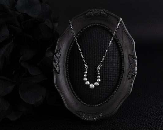 EKRJ575_Beads and Beads Silver Unique Necklace