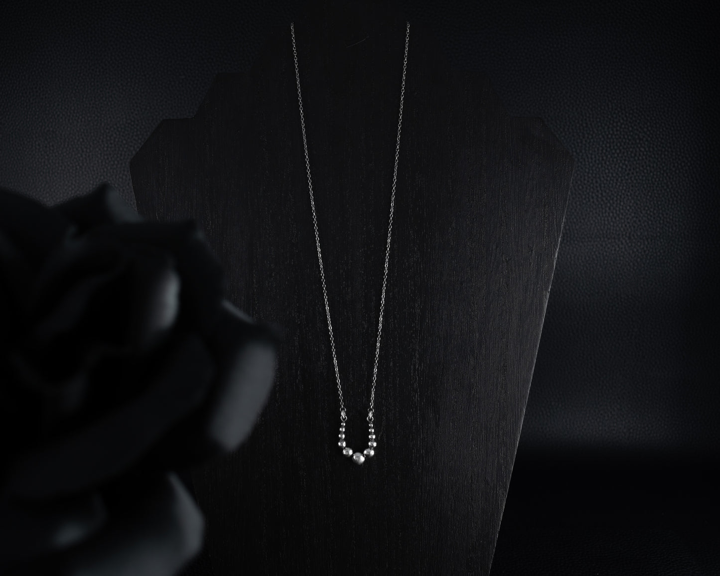 EKRJ575_Beads and Beads Silver Unique Necklace