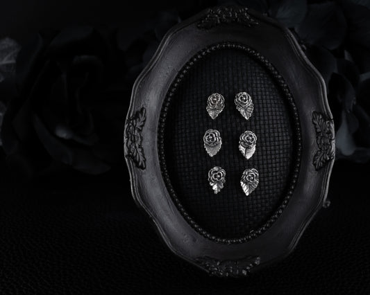 EKRJ581_ Tiny Rose Silver Earrings