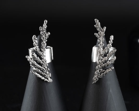 EKRJ597_Green Cedar Leaves Silver Ear Cuff / No piercing needed