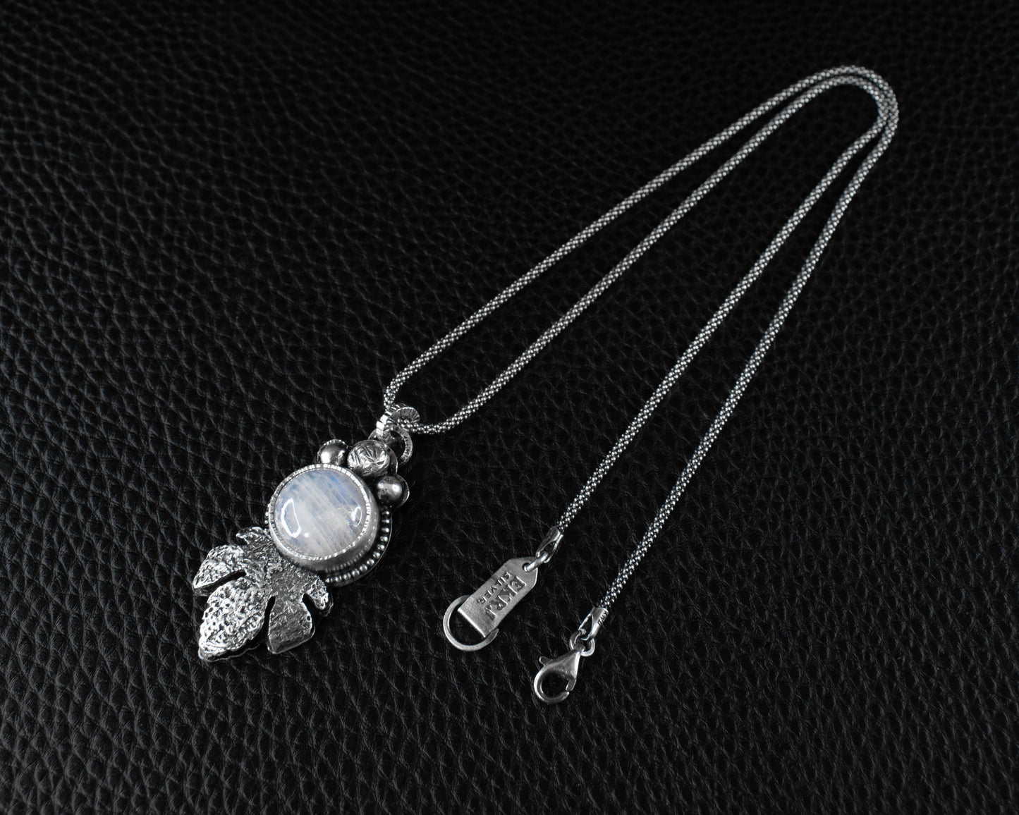EKRJ492_Moonstone & Fabric Texture Leaf One-of-a-kind Necklace