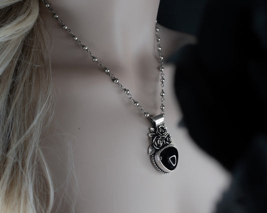EKRJ598_Black Onyx & Roses Silver Unique Necklace