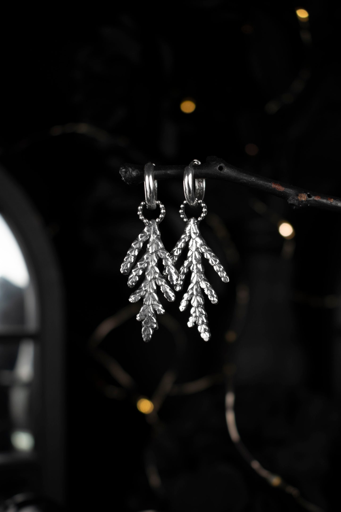 EKRJ1048 Cedar with Moss Agate Silver Hoop Earrings