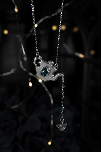 EKRJ1050 One-Of-A-Kind Pouring Tea Silver Necklace with Natural Teal Moss Kyanite