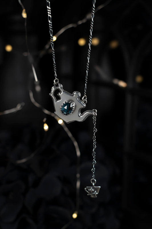 EKRJ1050 One-Of-A-Kind Pouring Tea Silver Necklace with Natural Teal Moss Kyanite