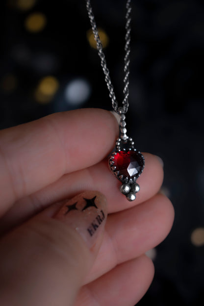 EKRJ1082 Handmade Silver Heart Pendant with Mozambique Red Garnet