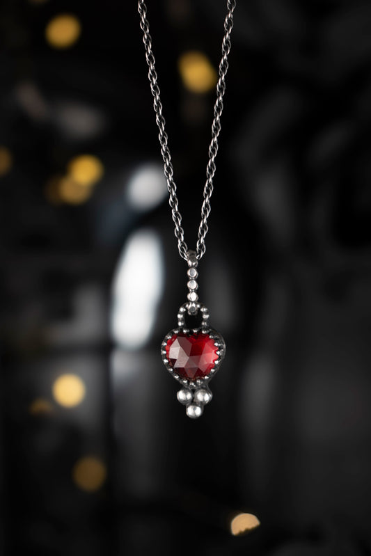 EKRJ1082 Handmade Silver Heart Pendant with Mozambique Red Garnet